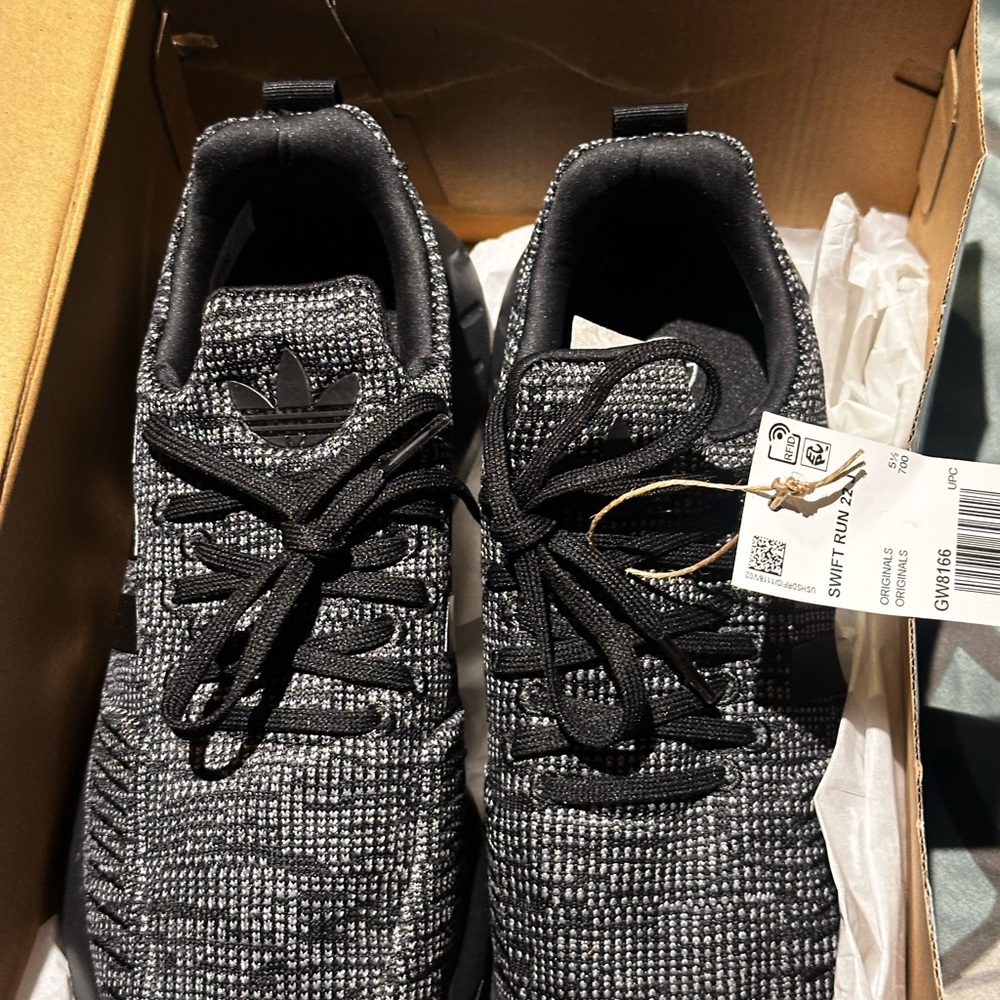 Adidas Youth (US 6) Swift Run 22J Sneakers